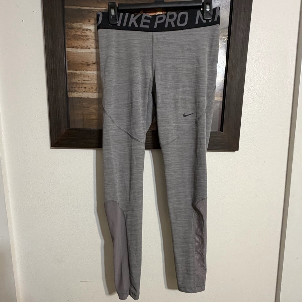 🏖️SUMMER SALE🏖️ Nike Tight Fit Full Length Gray Leggings